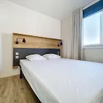 Holiday home Mobil-home Grand Confort 6 Pers, 3 Chambres, Terrasse, A 200m, Piscine Chauffee - Fr-1-361a-22 Jullouville-les-Pins