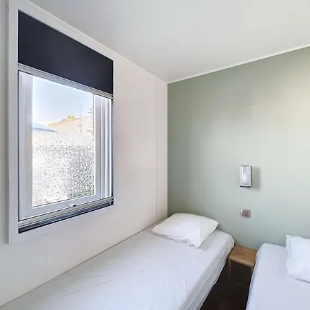 Hébergement de vacances Mobil-home Jullouville, 4 Pièces, 6 Personnes - Fr-1-361a-22