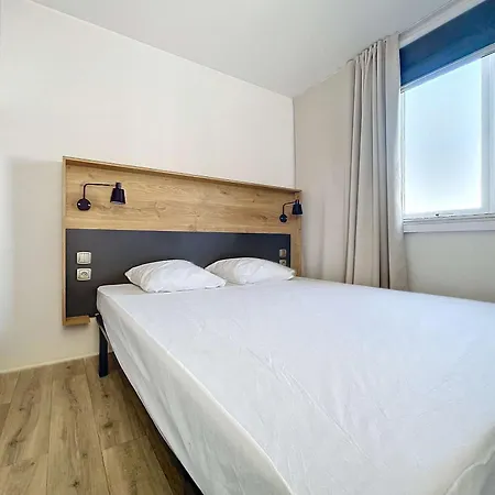 Holiday home Mobil-home Grand Confort 6 Pers, 3 Chambres, Terrasse, A 200m, Piscine Chauffee - Fr-1-361a-22 Jullouville-les-Pins